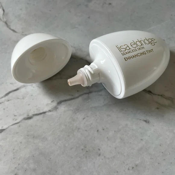 Lisa Eldridge Seamless Skin Enhancing Tint - Picture 2 of 3